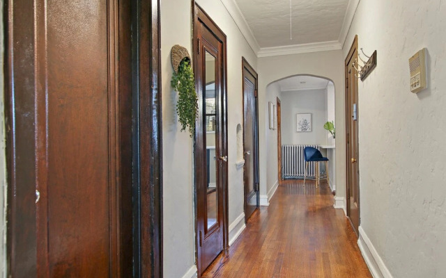 Classic & Charming 2BR Apt in Lincoln