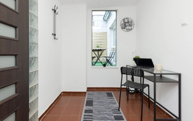 Warsaw Mickiewicza Apartment by Renters