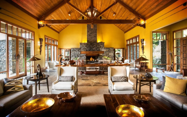 Treetops Lodge & Estate
