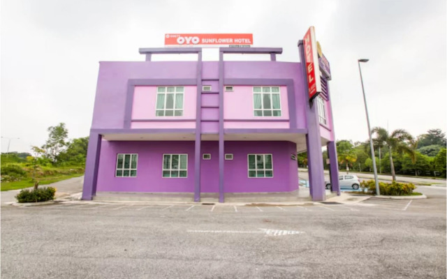 OYO 89677 Sunflower Hotel