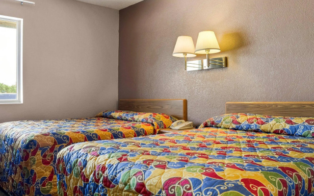 Bison Inn & Suites on University