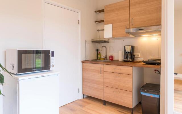 (left) Garden Suite in Villa near TUe and Centre
