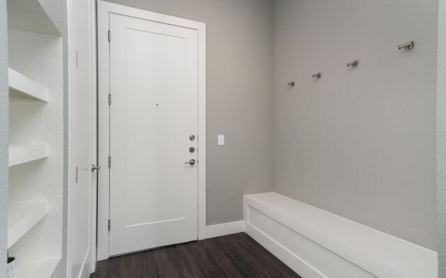 1 BR and 2 BR near Downtown by Frontdesk