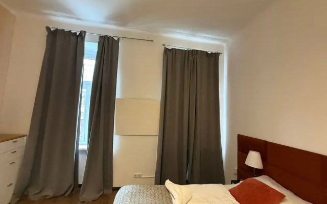 Modern 1BR Apt Steps from Westbahnhof