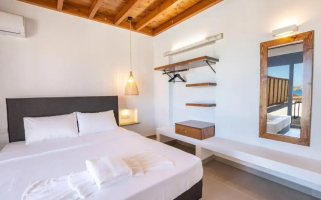 Cato Agro 2, Seafront Villa with Private Pool