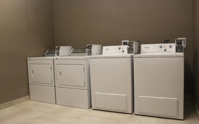 Meridian Inn & Suites Lloydminster