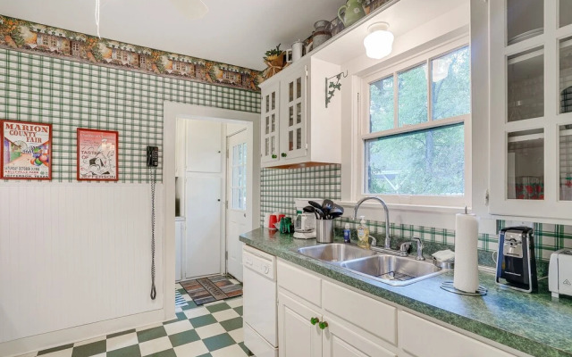 Quaint Jefferson Duplex: Walk to Downtown