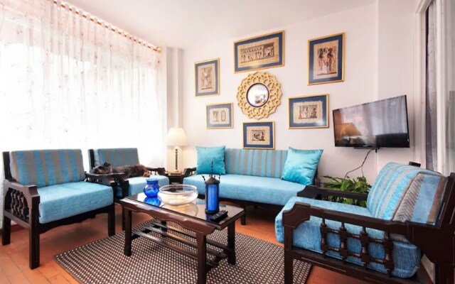 Comfort Relaxing In Blue. San Antonio