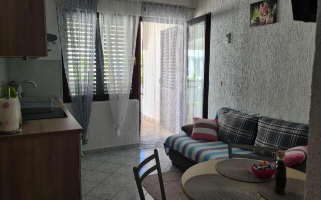 Apartment with a balcony and sea view - santek - AE1097