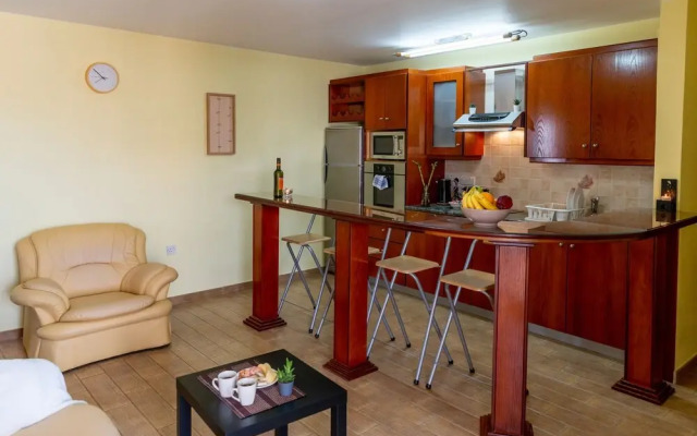 Gold Feathers Apartment By STAY BnB