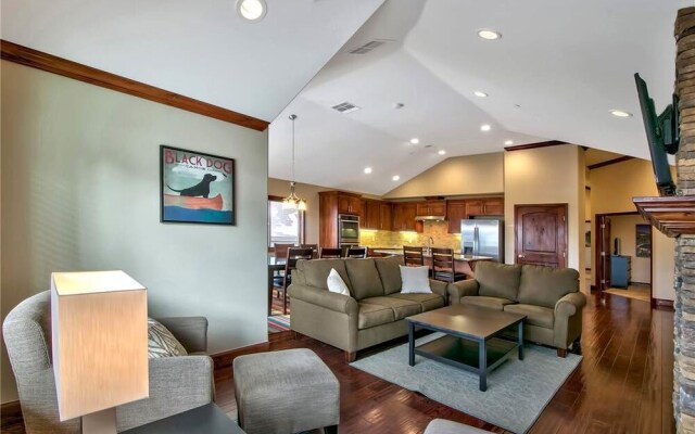 Conifer - 3 Br condo by RedAwning