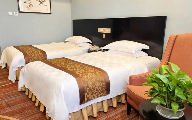 Skyline Plaza Hotel