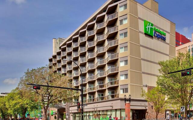 Holiday Inn Express Edmonton Downtown, an IHG Hotel