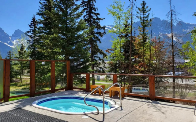 ⭐️ Luxury Mountain View Studio in Canmore ⭐️