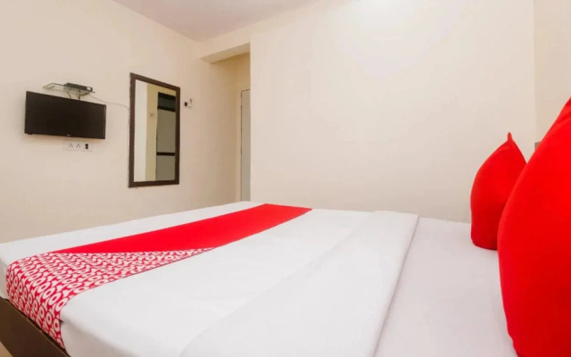 OYO 23285 The Diplomat Lodging