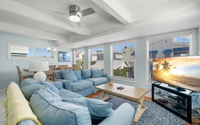 Sunset Beach House by Vtrips