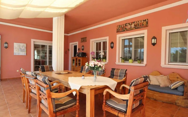 Mozamb in J vea With 4 Bedrooms and 3 Bathrooms