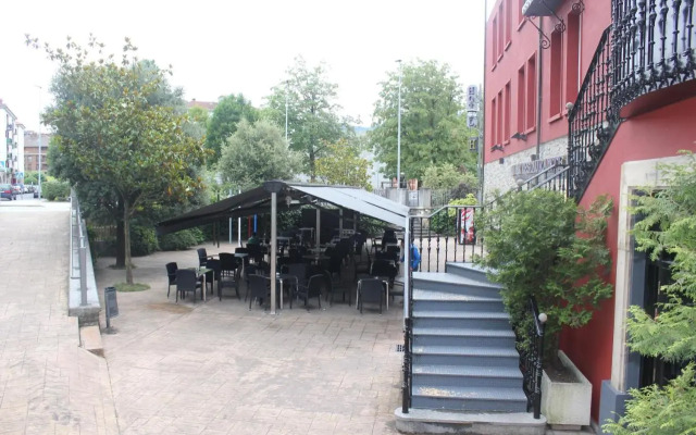 Hotel Mondragon