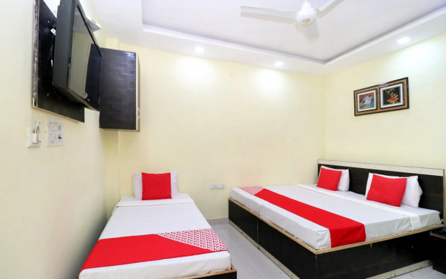 OYO 27650 Gian Residency