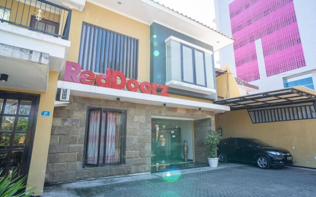 RedDoorz Syariah near Marvell City Mall 2