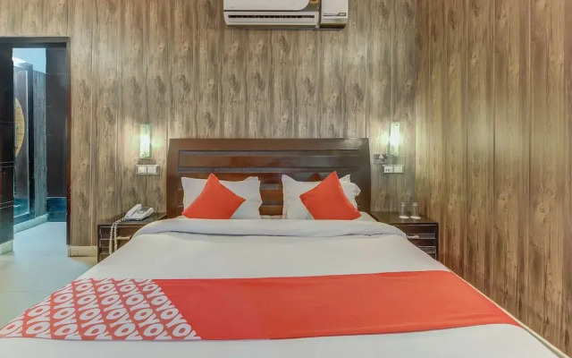 OYO 27999 Hotel Deep