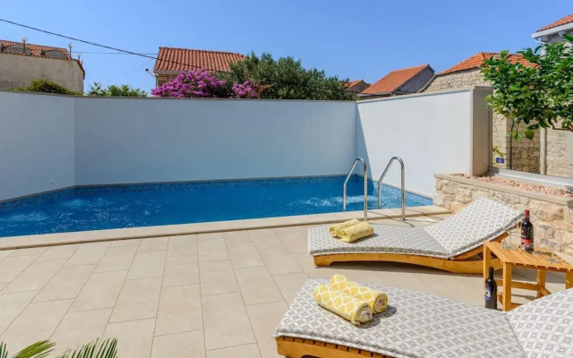 Villa Stone Pearl - Two Bedroom Holiday House With Pool