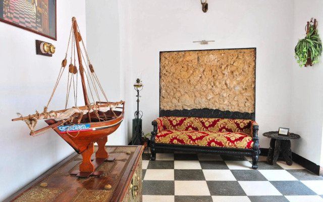 Dhow Palace Hotel