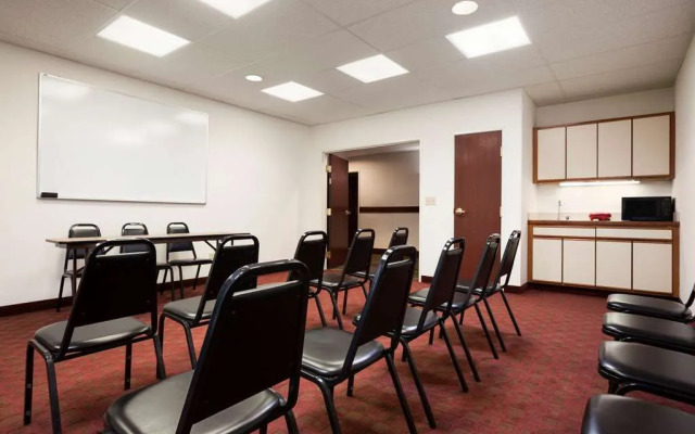 Super 8 Aurora/Naperville Area