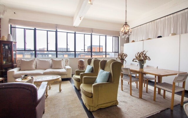 12 Decades Art Hotel