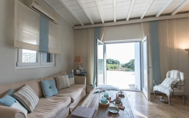 Villa Aphrodite sunkissed MykonianLuxury
