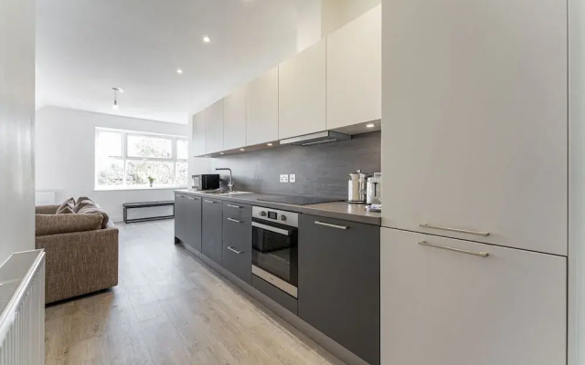 Contemporary 2 Bed Apartment Solihull NEC