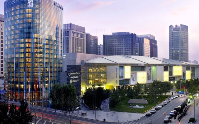 Financial International Street