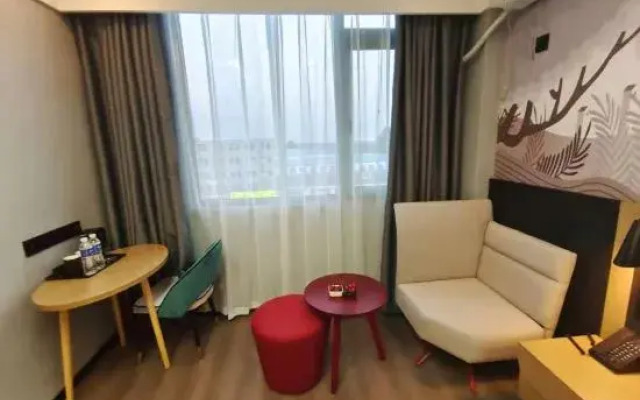 Shangyou Hotel (Xinzheng Guodian Town Huangjin Avenue)