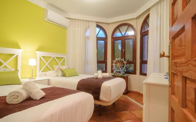 Twelve guest 6bedrooms Villa Montecarlo
