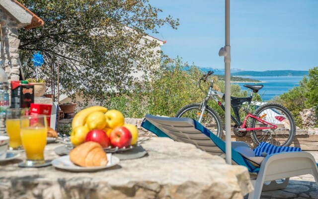 Beautiful Apartment in Zdrelac With Wifi and 2 Bedrooms