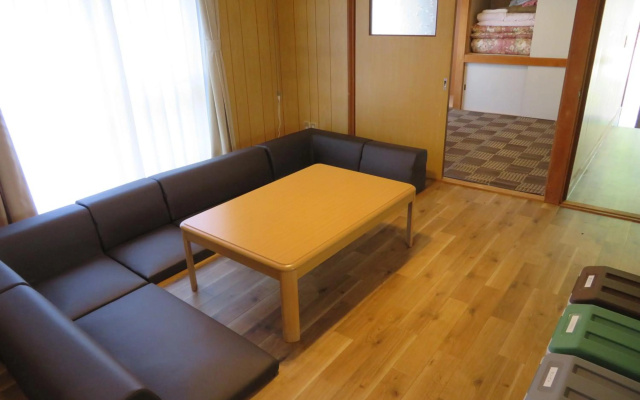 Mizu No Gakko – Guest Rooms – Shari