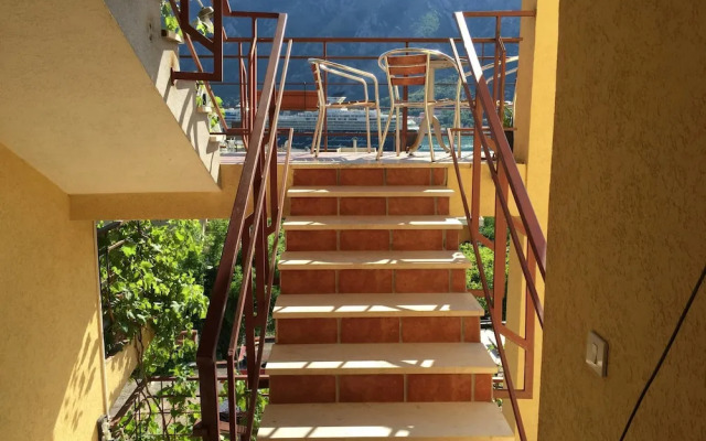 Neni Apartments