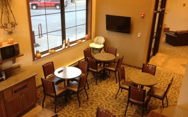 Shenandoah Inn & Suites