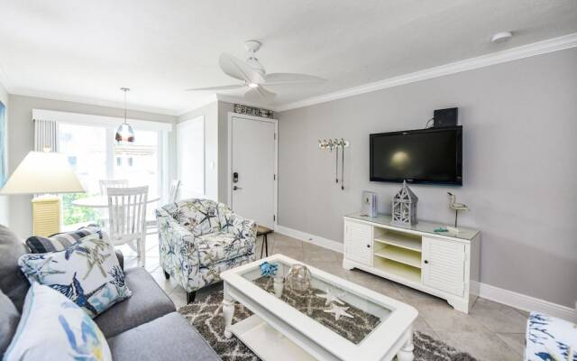 Private Beach House by SKLRP