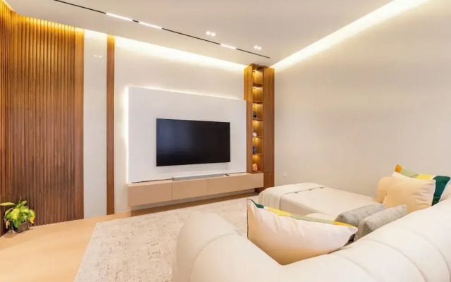 Upgraded 1BR in Marina - Calming Views