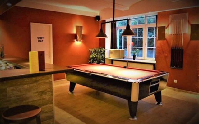 Singer109 Hostel