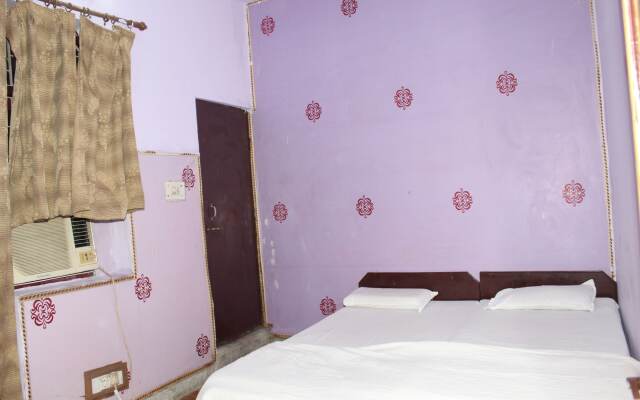 Hotel Raj Bed & Breakfast