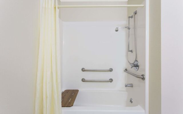 Super 8 Motel - Bedford