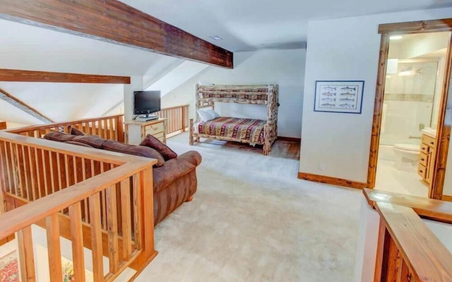 The Lodges 1114 - Two Bedroom Condo