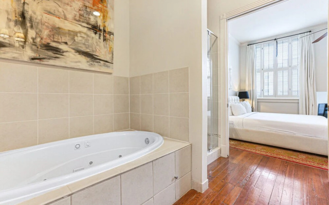 Luxury 4BR With Private Rooftop Deck