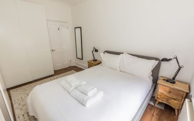 Eson2 - Charming 3 Bedroom Flat in Chelsea