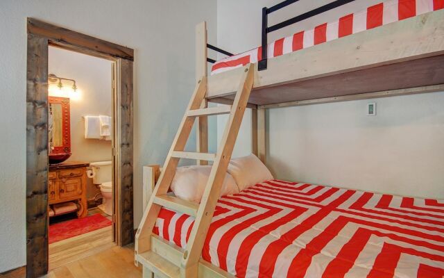 Eagle Ridge Escape 5 Bedroom Townhouse by RedAwning