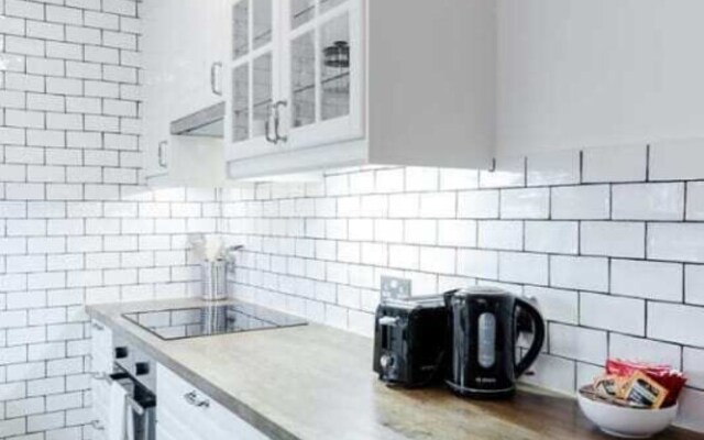 Aylie's Awesome 2 Bed Flat in Dalston