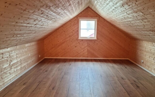 Amazing Home in Spangereid With Wifi and 5 Bedrooms