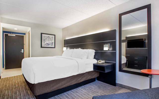 Holiday Inn Express and Suites Albany Airport- Wolf Road by IHG